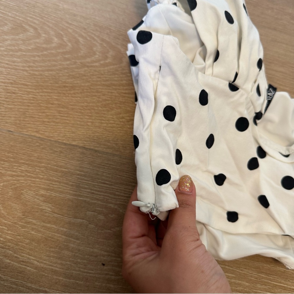 5 for $25 Zara White Polka Dot One shoulder rosette Crop Top - Picture 6 of 7